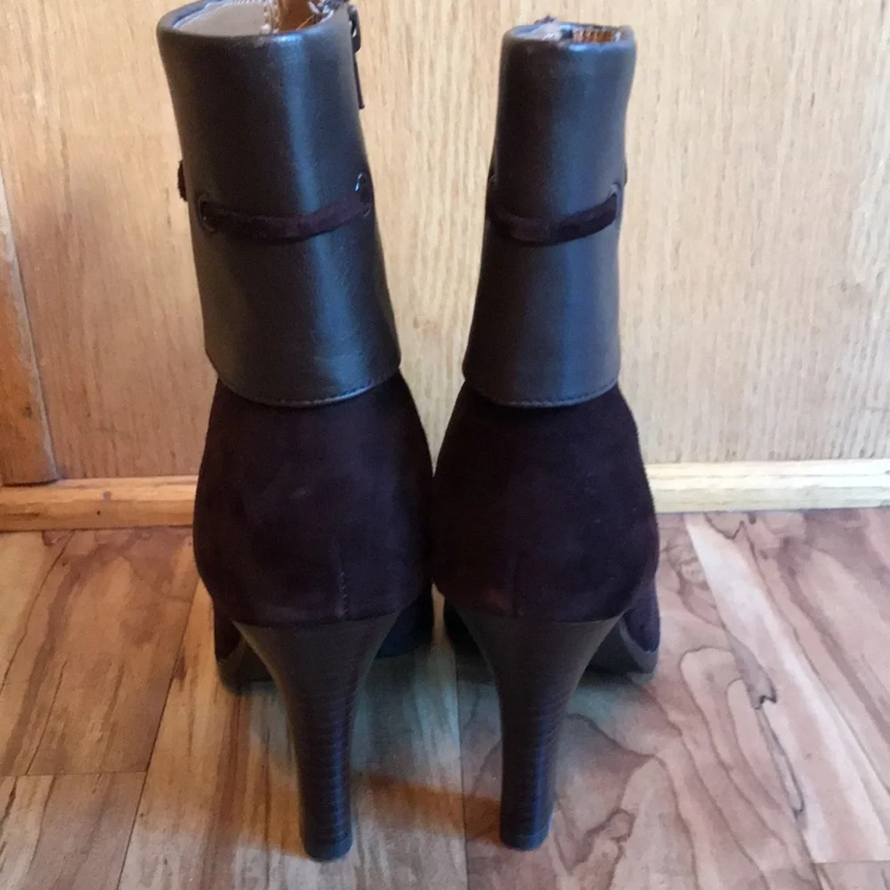 Sofft 8” Ballena brown smooth leather cuffed stiletto short boots 4” heel size 7